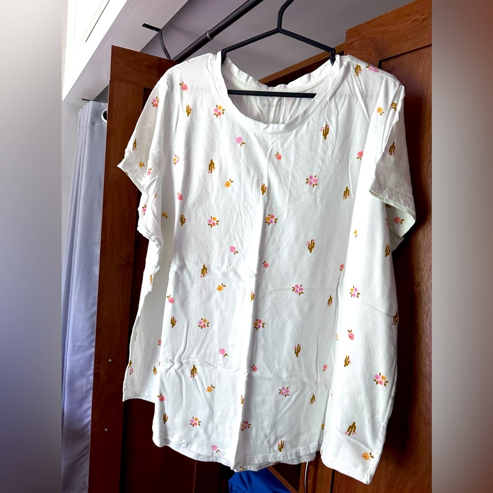 Everywear Graphic Tee